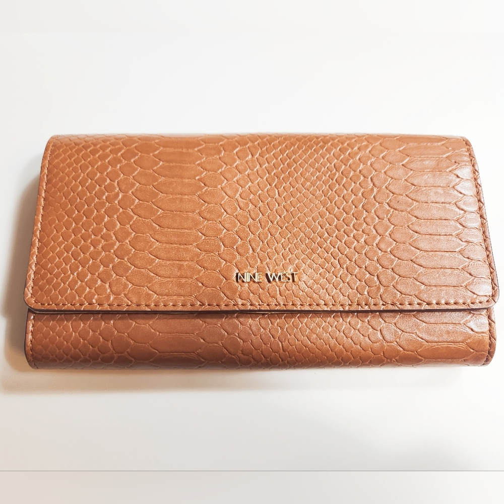 NWOT Nine West Wallet